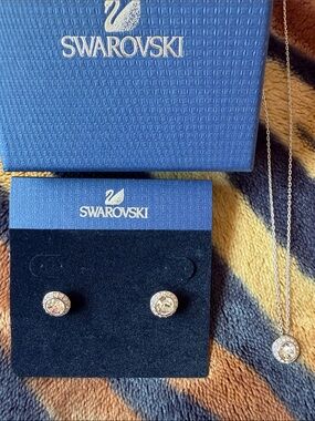 Swarovski Silver Crystal Pendant Necklace with Matching Studs